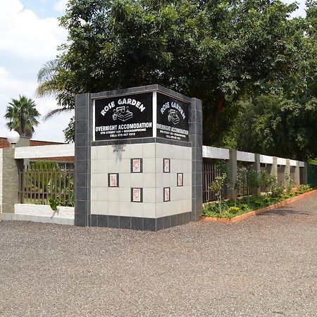 Aaa Rose Garden Guesthouse Mookgophong Dış mekan fotoğraf