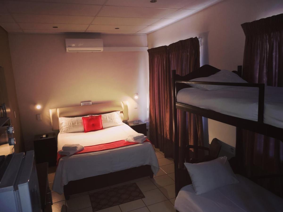 Aaa Rose Garden Guesthouse Mookgophong Dış mekan fotoğraf