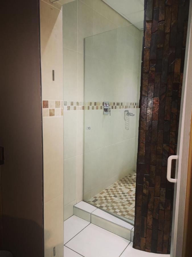 Aaa Rose Garden Guesthouse Mookgophong Dış mekan fotoğraf