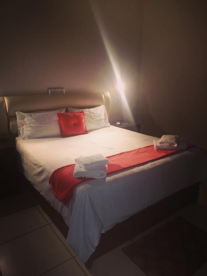 Aaa Rose Garden Guesthouse Mookgophong Dış mekan fotoğraf