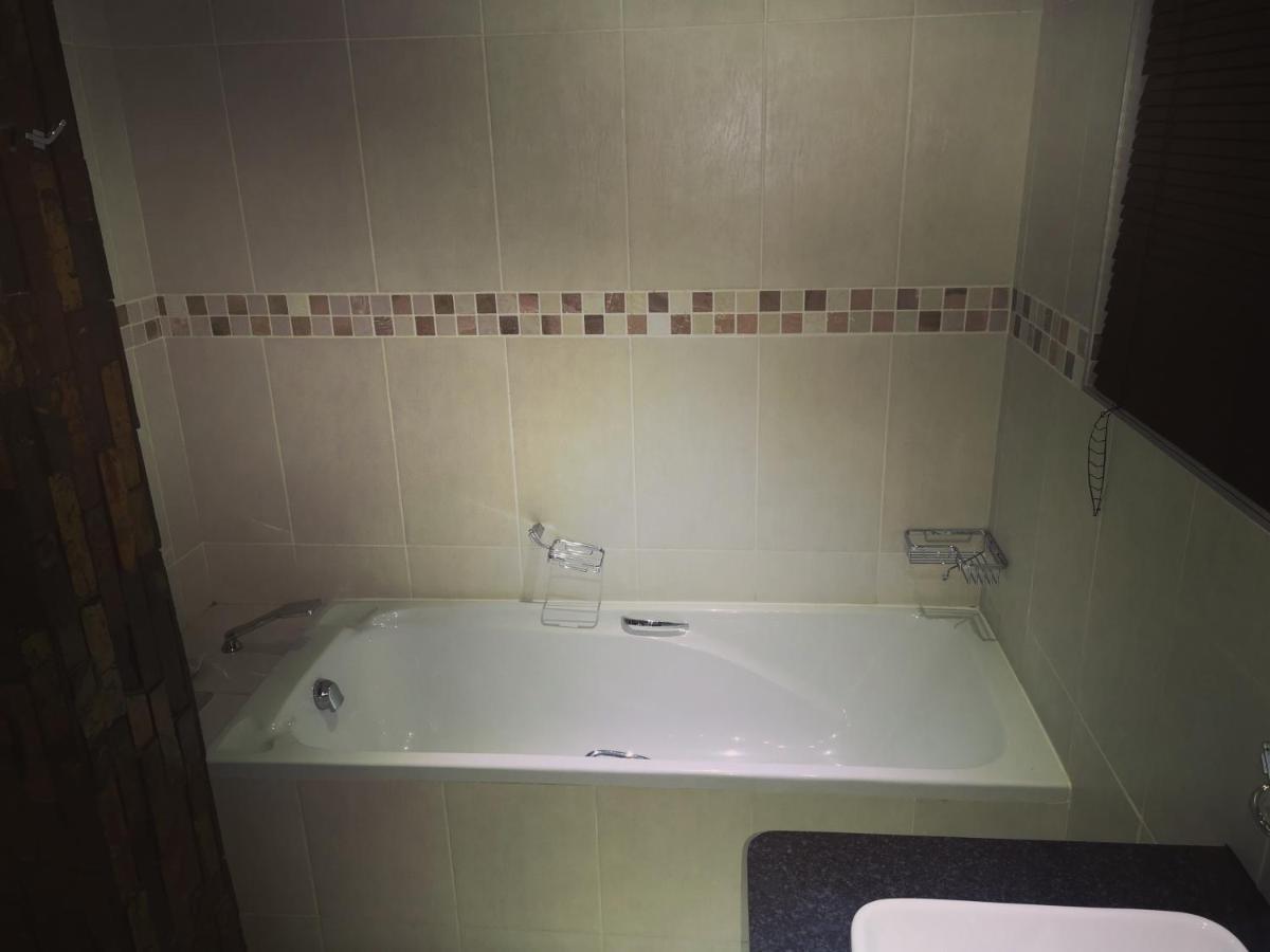 Aaa Rose Garden Guesthouse Mookgophong Dış mekan fotoğraf