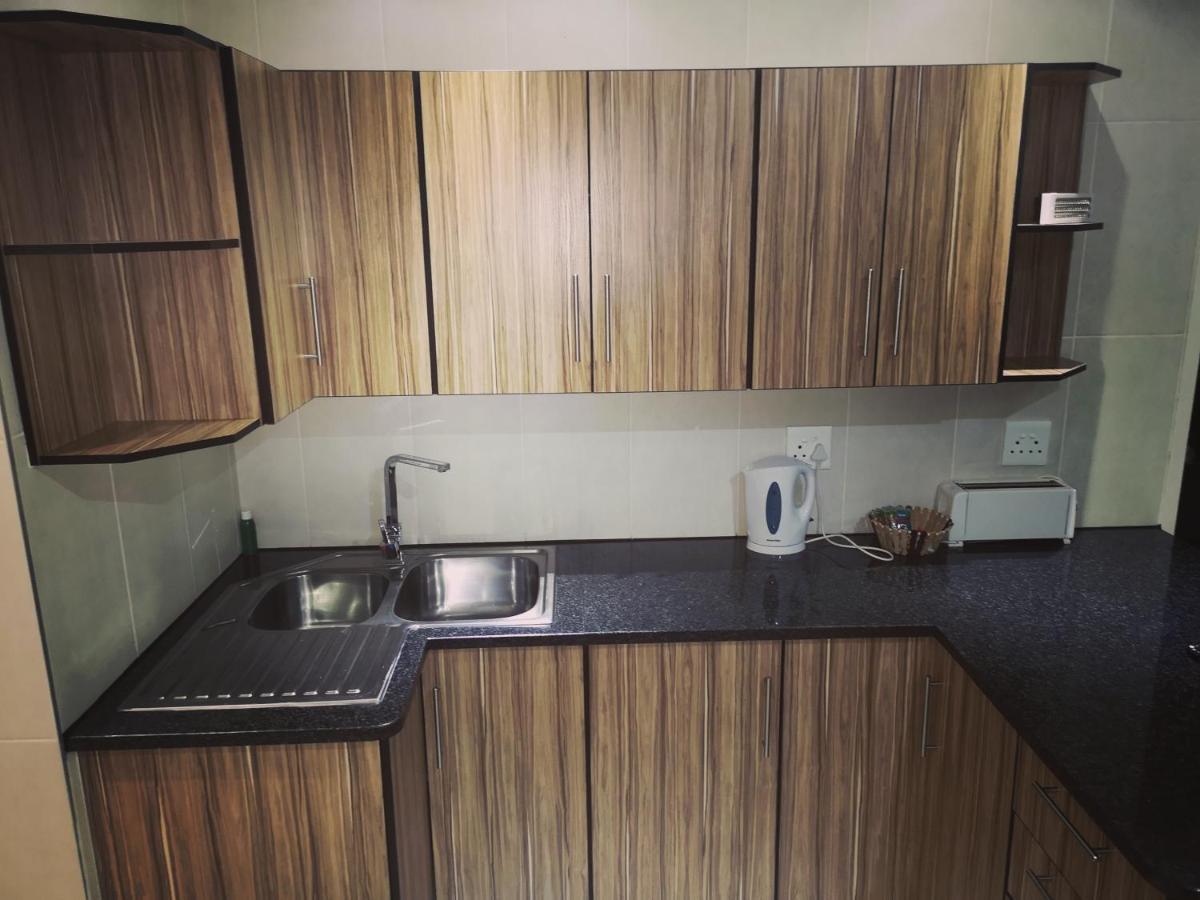 Aaa Rose Garden Guesthouse Mookgophong Dış mekan fotoğraf