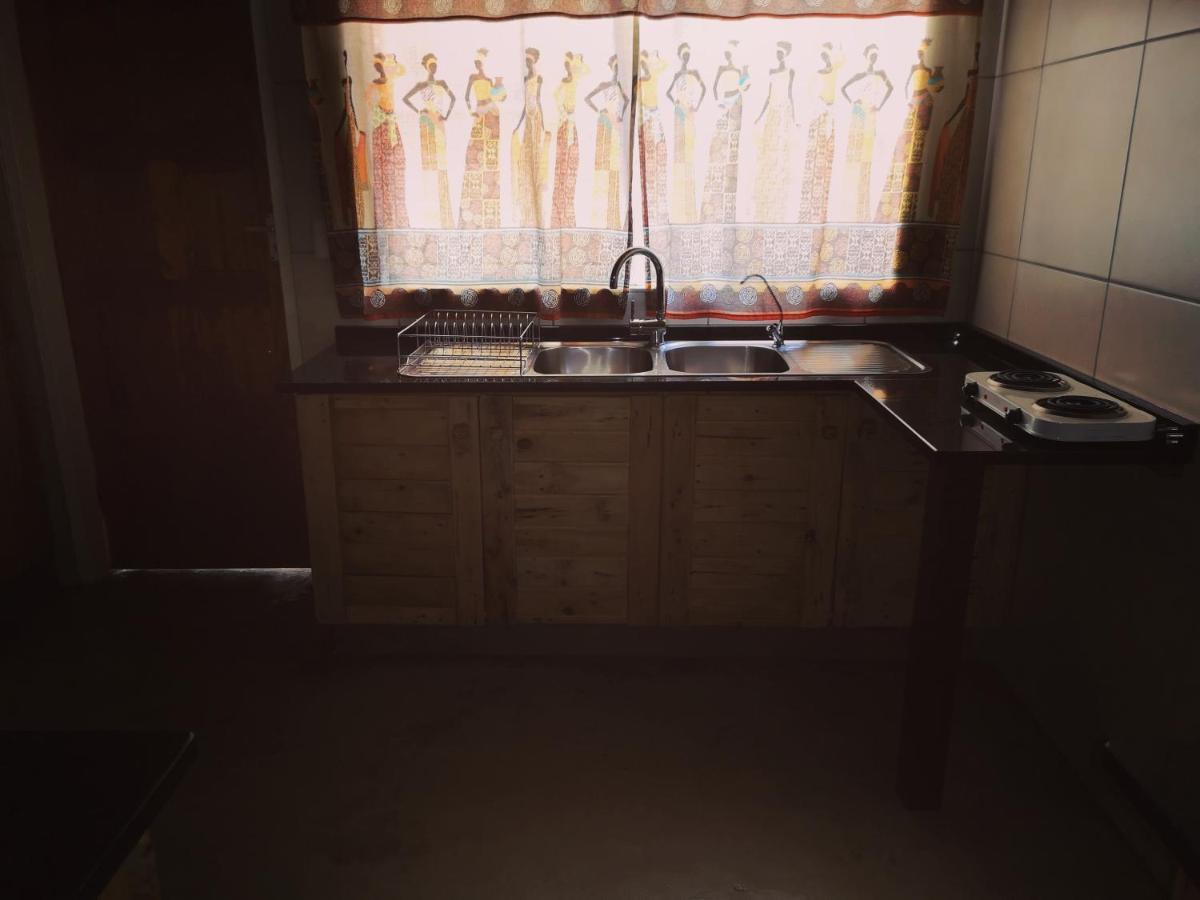 Aaa Rose Garden Guesthouse Mookgophong Dış mekan fotoğraf