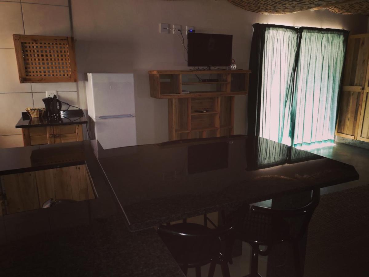 Aaa Rose Garden Guesthouse Mookgophong Dış mekan fotoğraf