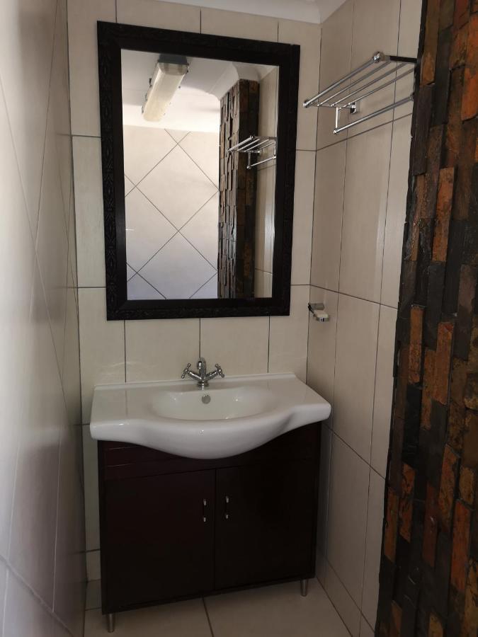 Aaa Rose Garden Guesthouse Mookgophong Dış mekan fotoğraf