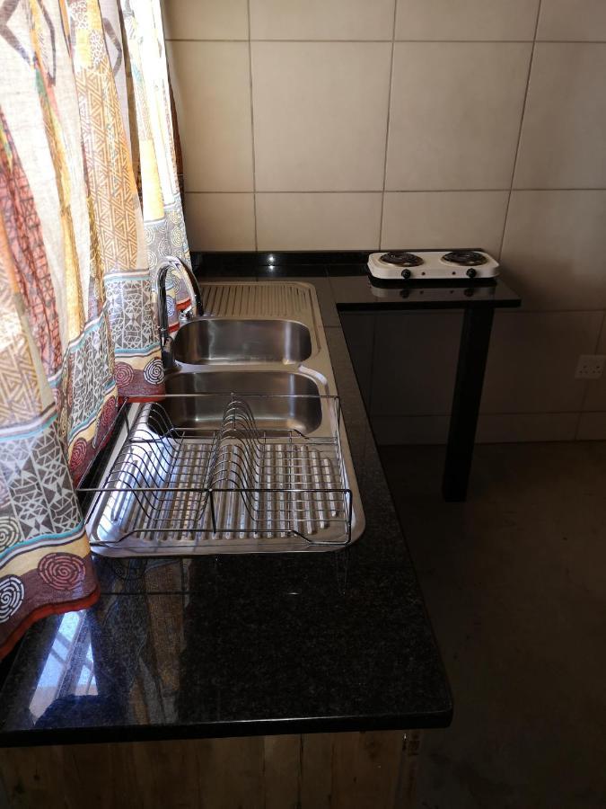 Aaa Rose Garden Guesthouse Mookgophong Dış mekan fotoğraf