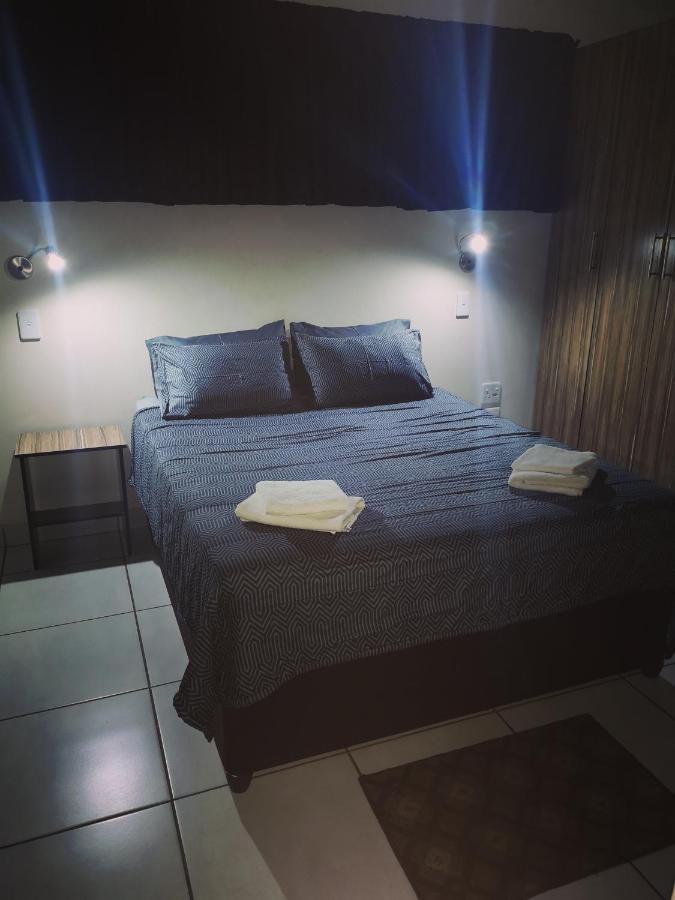 Aaa Rose Garden Guesthouse Mookgophong Dış mekan fotoğraf