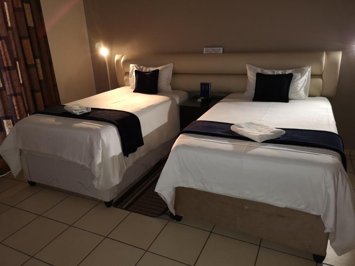 Aaa Rose Garden Guesthouse Mookgophong Dış mekan fotoğraf
