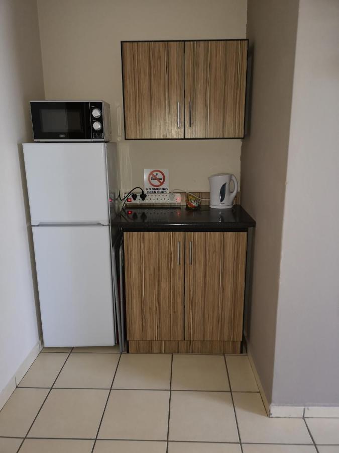 Aaa Rose Garden Guesthouse Mookgophong Dış mekan fotoğraf