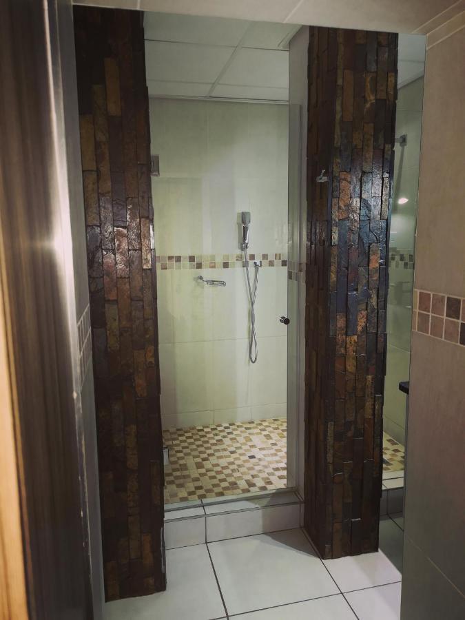 Aaa Rose Garden Guesthouse Mookgophong Dış mekan fotoğraf