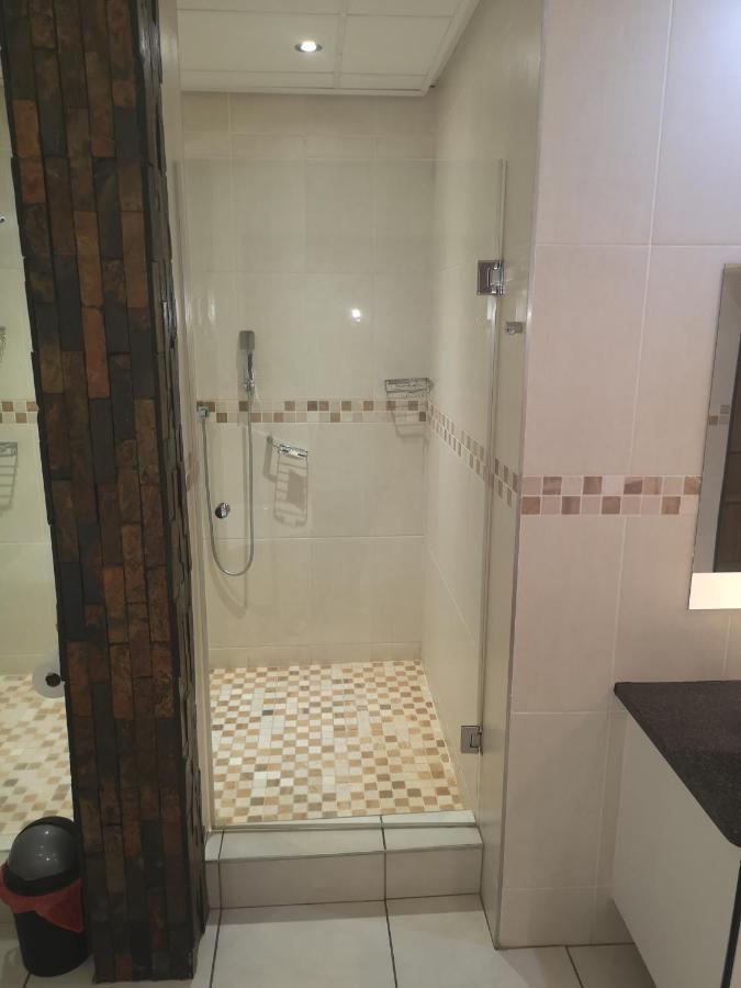 Aaa Rose Garden Guesthouse Mookgophong Dış mekan fotoğraf