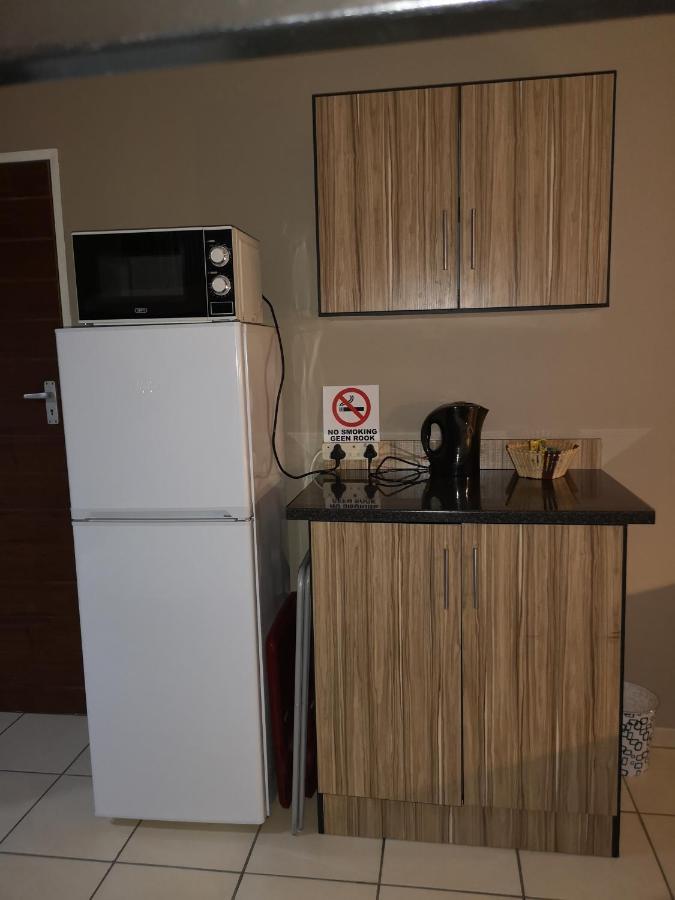 Aaa Rose Garden Guesthouse Mookgophong Dış mekan fotoğraf