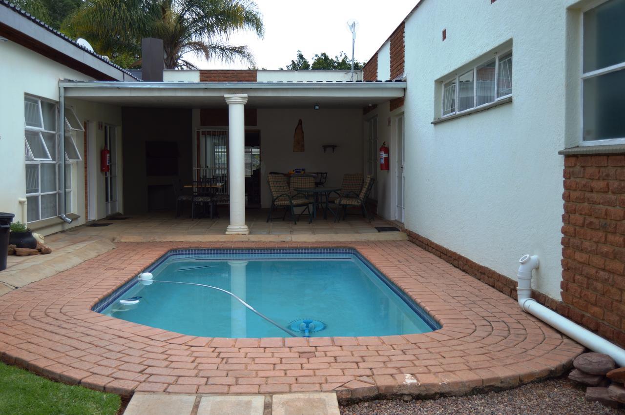 Aaa Rose Garden Guesthouse Mookgophong Dış mekan fotoğraf