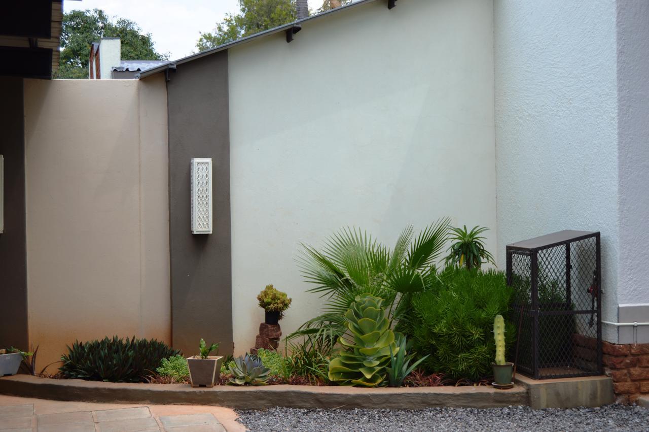 Aaa Rose Garden Guesthouse Mookgophong Dış mekan fotoğraf