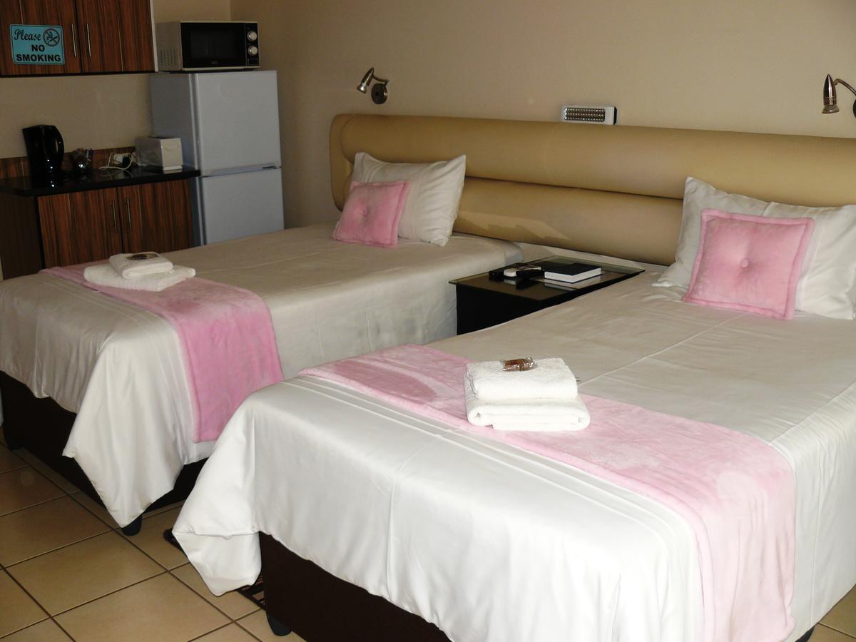 Aaa Rose Garden Guesthouse Mookgophong Dış mekan fotoğraf