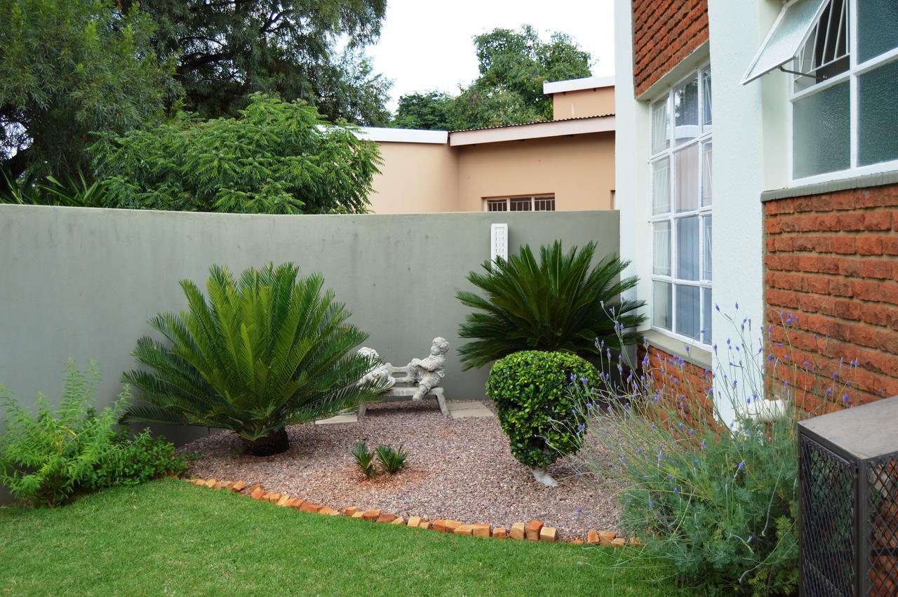 Aaa Rose Garden Guesthouse Mookgophong Dış mekan fotoğraf