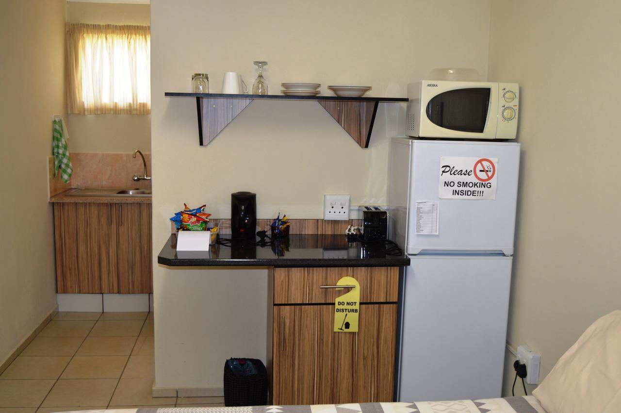 Aaa Rose Garden Guesthouse Mookgophong Dış mekan fotoğraf