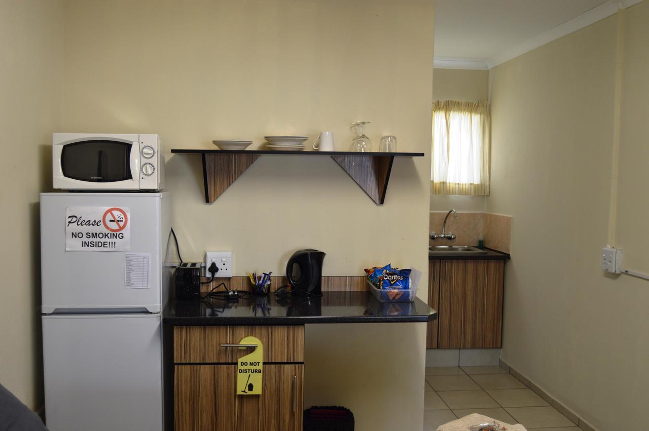Aaa Rose Garden Guesthouse Mookgophong Dış mekan fotoğraf