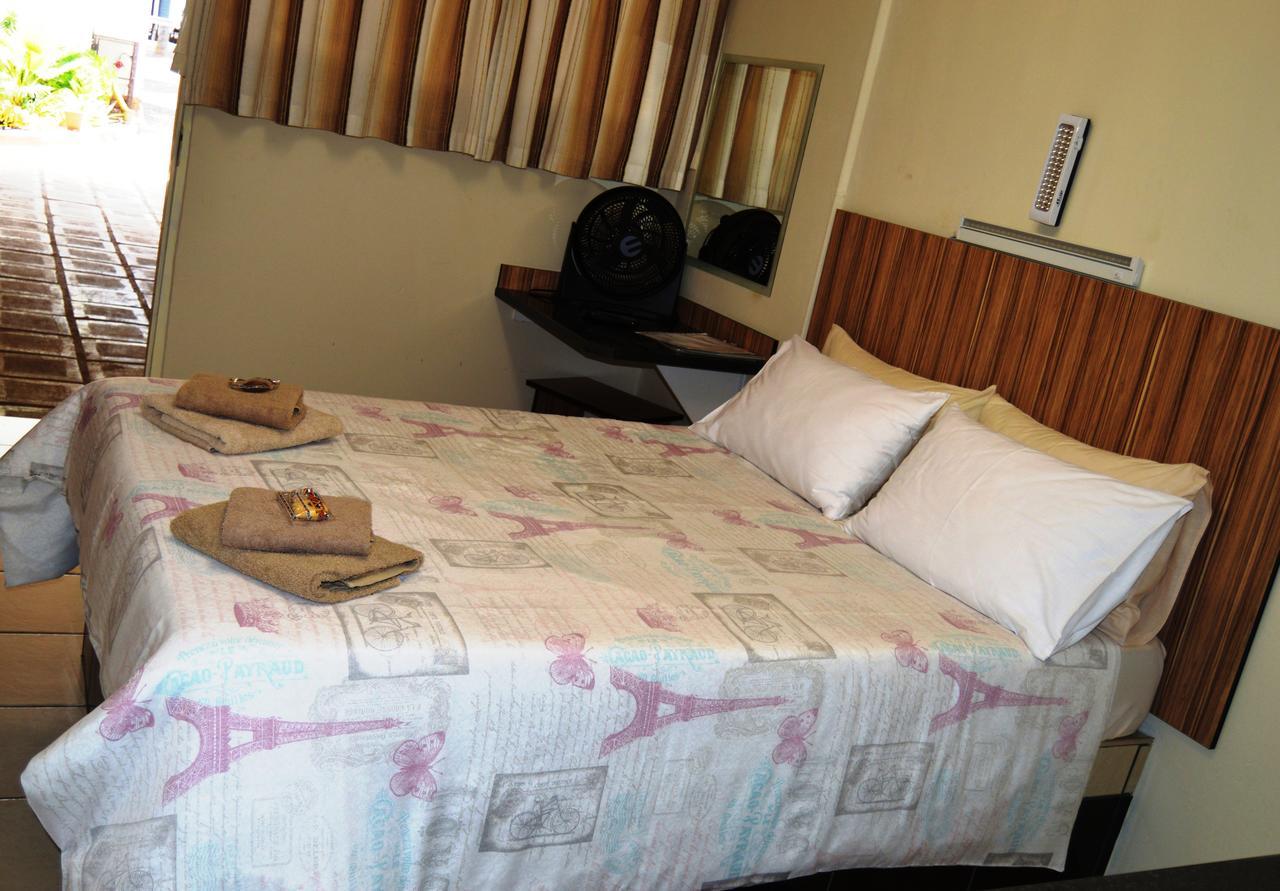 Aaa Rose Garden Guesthouse Mookgophong Dış mekan fotoğraf