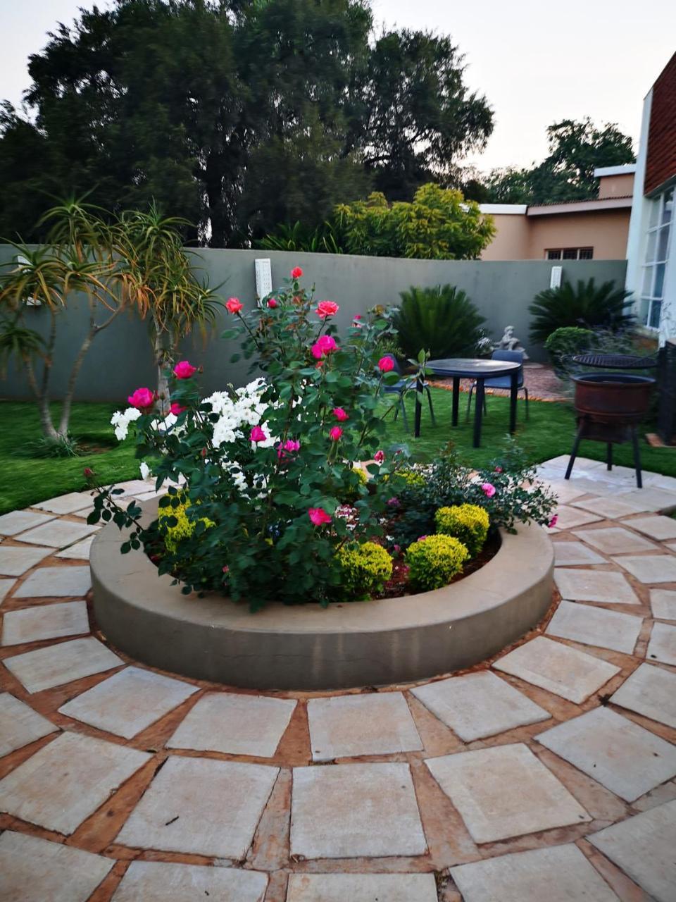 Aaa Rose Garden Guesthouse Mookgophong Dış mekan fotoğraf